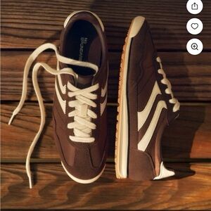 No Boundaries womens Brown and Cream Sneakers